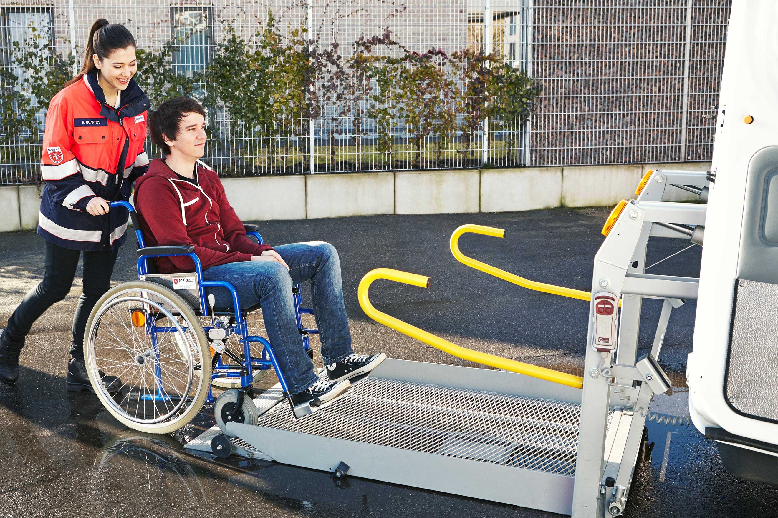 Rollstuhlfahrdienst: Unterwegs zu sein, am gesellschaftlichen Leben teilzunehmen oder einfach sicher zur Arbeit oder zur Schule zu kommen: Mobilität ist Lebensqualität.